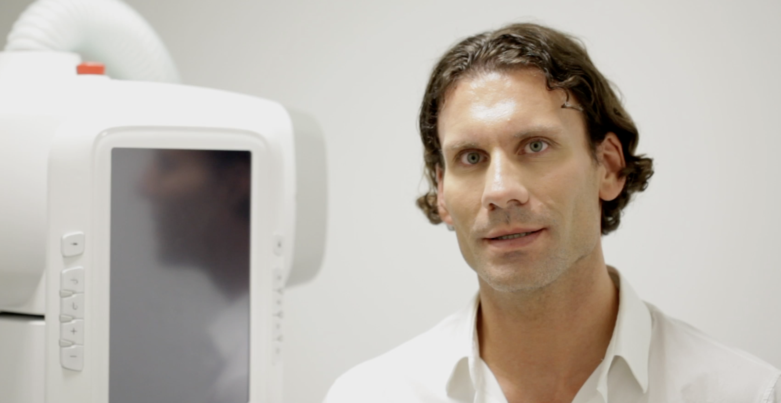 Orthopäde Köln: Unser Praxisvideo – Ein Blick hinter die Kulissen bei bones & brain