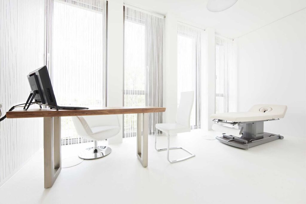 Behandlungszimmer bones & brain - Orthopädie Köln-Deutz