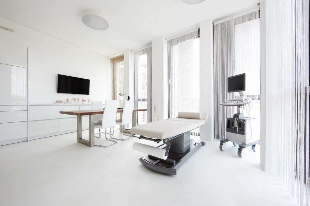 Behandlungszimmer bones & brain - Orthopädie Köln-Deutz